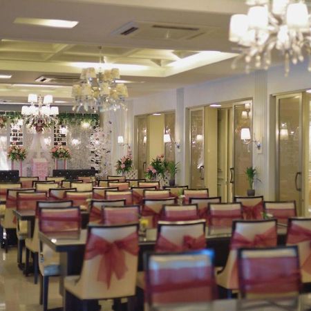 Hotel Gajahmada Pontianak Luaran gambar