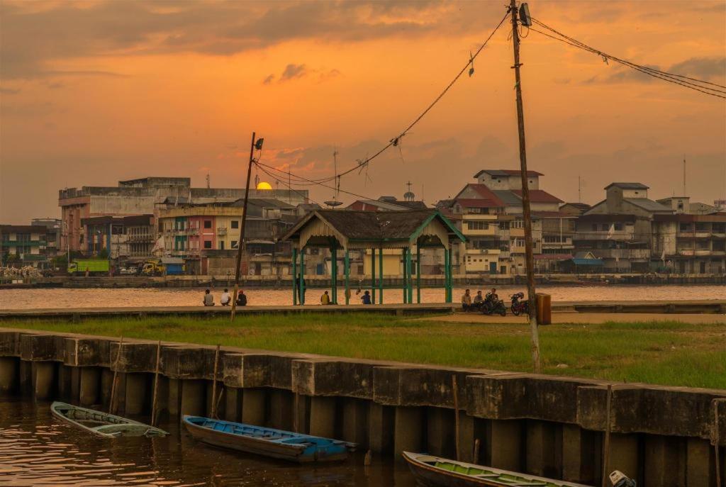 Hotel Gajahmada Pontianak Luaran gambar